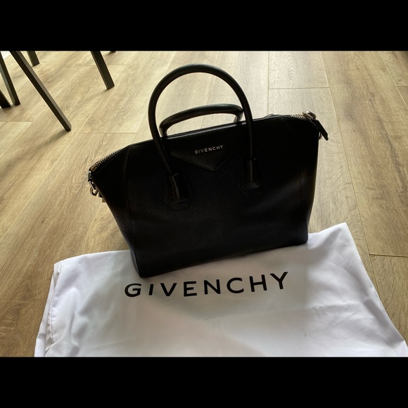 Givenchy Antigona black handbag - Picture 1 of 3